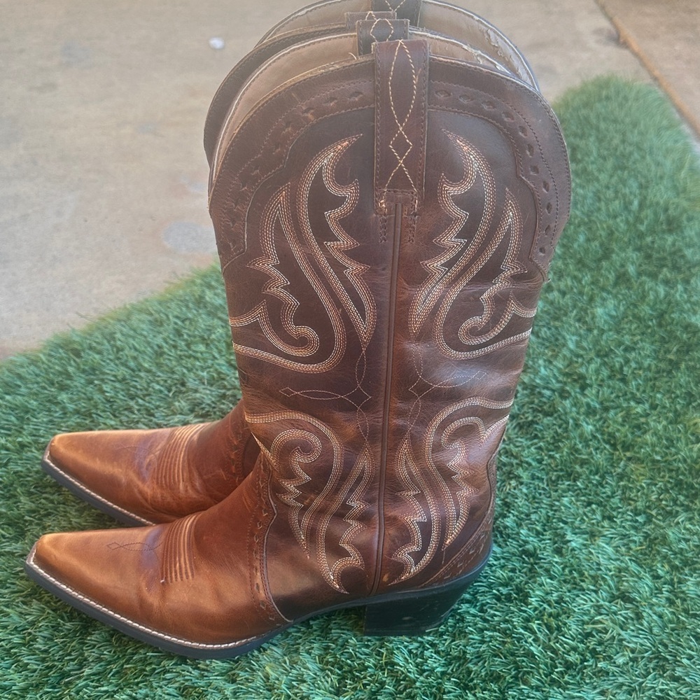 ARIAT WOMEN'S HERITAGE WESTERN BOOTS - SNIP TOE  Size 11B - Picture 2 of 6
